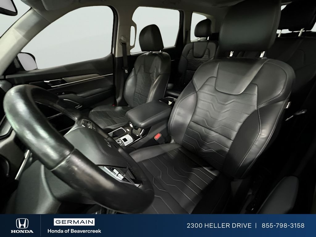 Used 2022 Wolf Gray Kia SX image 26