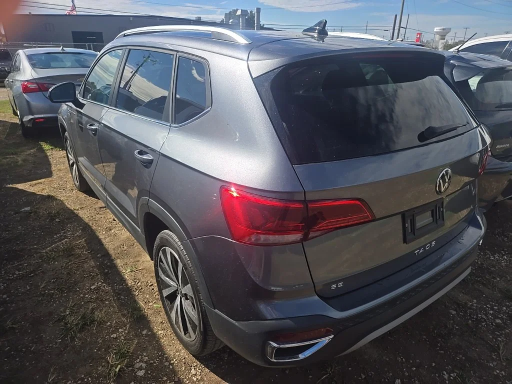 Used 2024 Gray Volkswagen 1.5T SE image 3