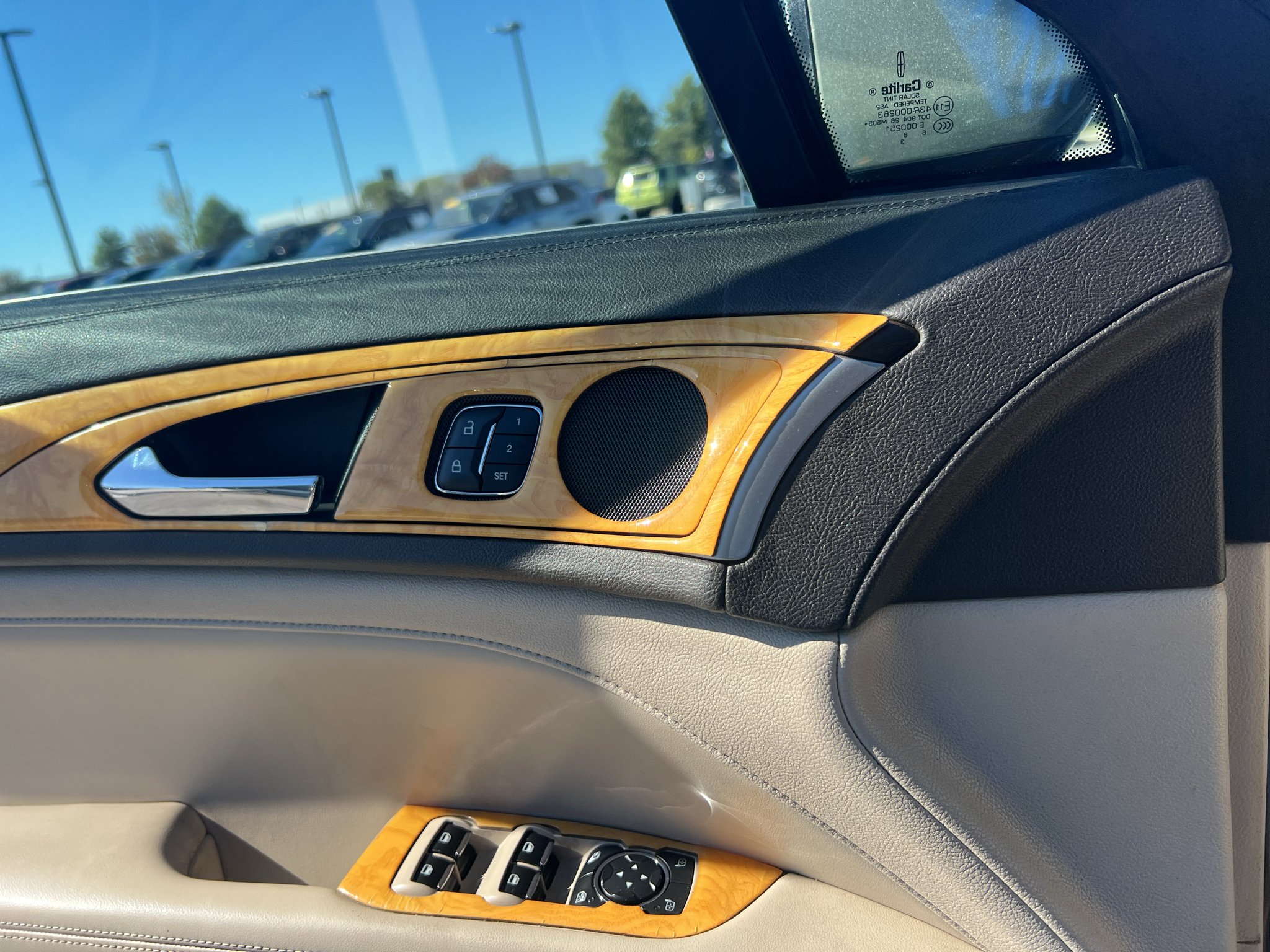 Used 2017 Jade Green Metallic Lincoln Reserve image 8