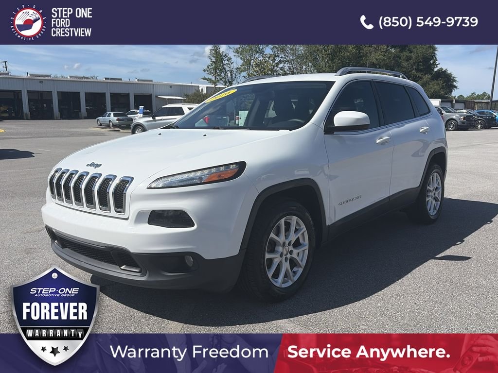 Used 2016 Bright White Clearcoat Jeep Latitude image 1