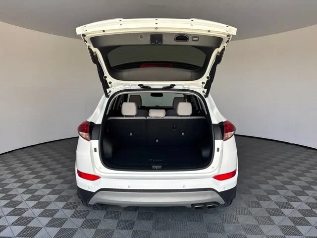 Used 2018 White Hyundai Value image 22