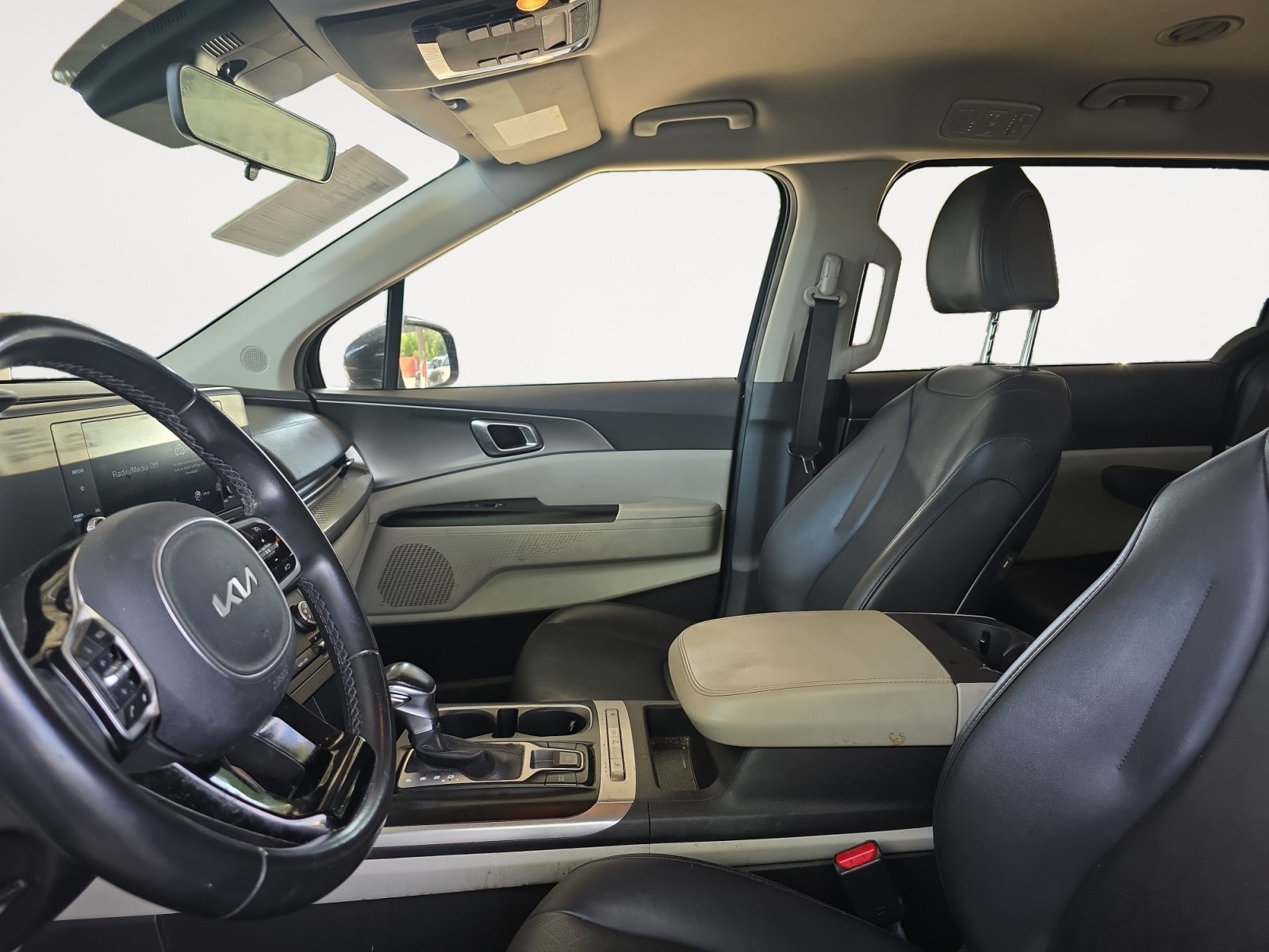 Used 2022 Aurora Black Kia LXS image 17