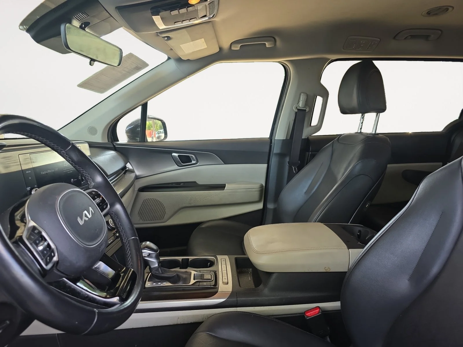 Used 2022 Aurora Black Kia LXS image 17