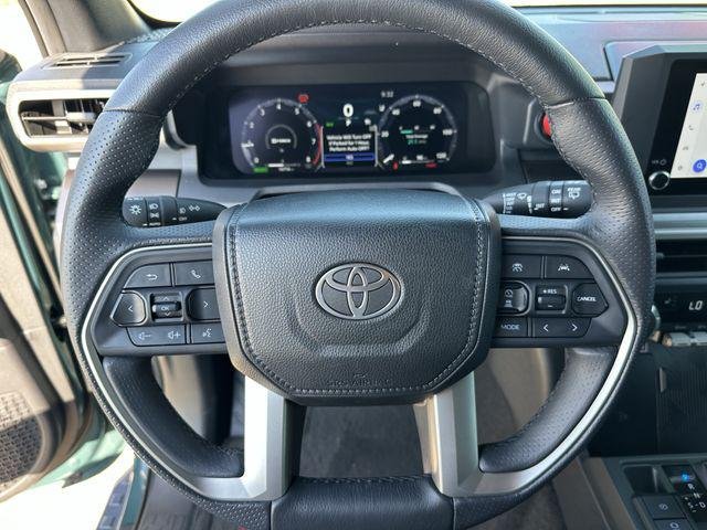Certified Used 2025 EVEREST Toyota  image 12