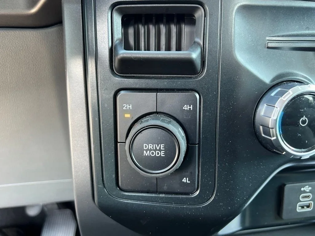 Used 2025 Gray Metallic Ford XLT image 26