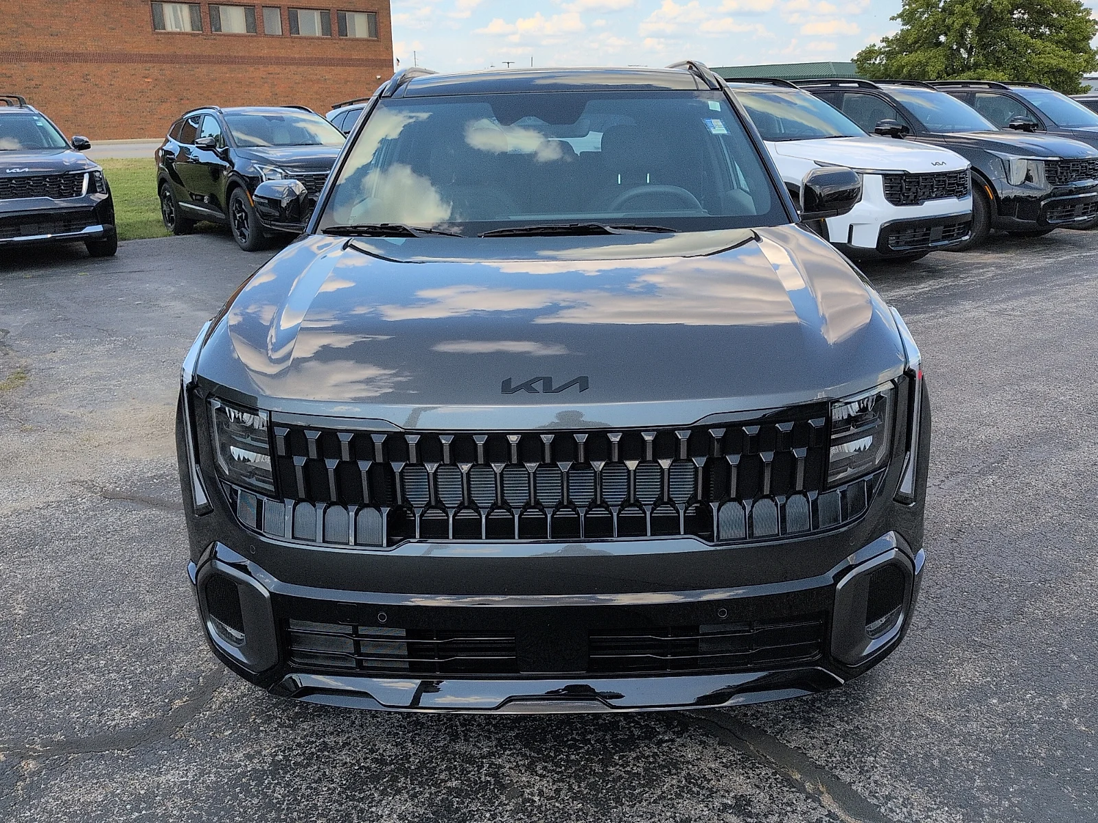 New 2027 Interstellar Gray - AGT Kia X-Line S image 3