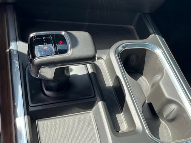 Used 2024 Iridescent Pearl Tricoat Chevrolet High Country image 39