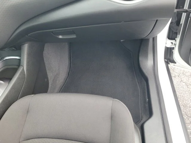 Used 2022 White Chevrolet LT image 12