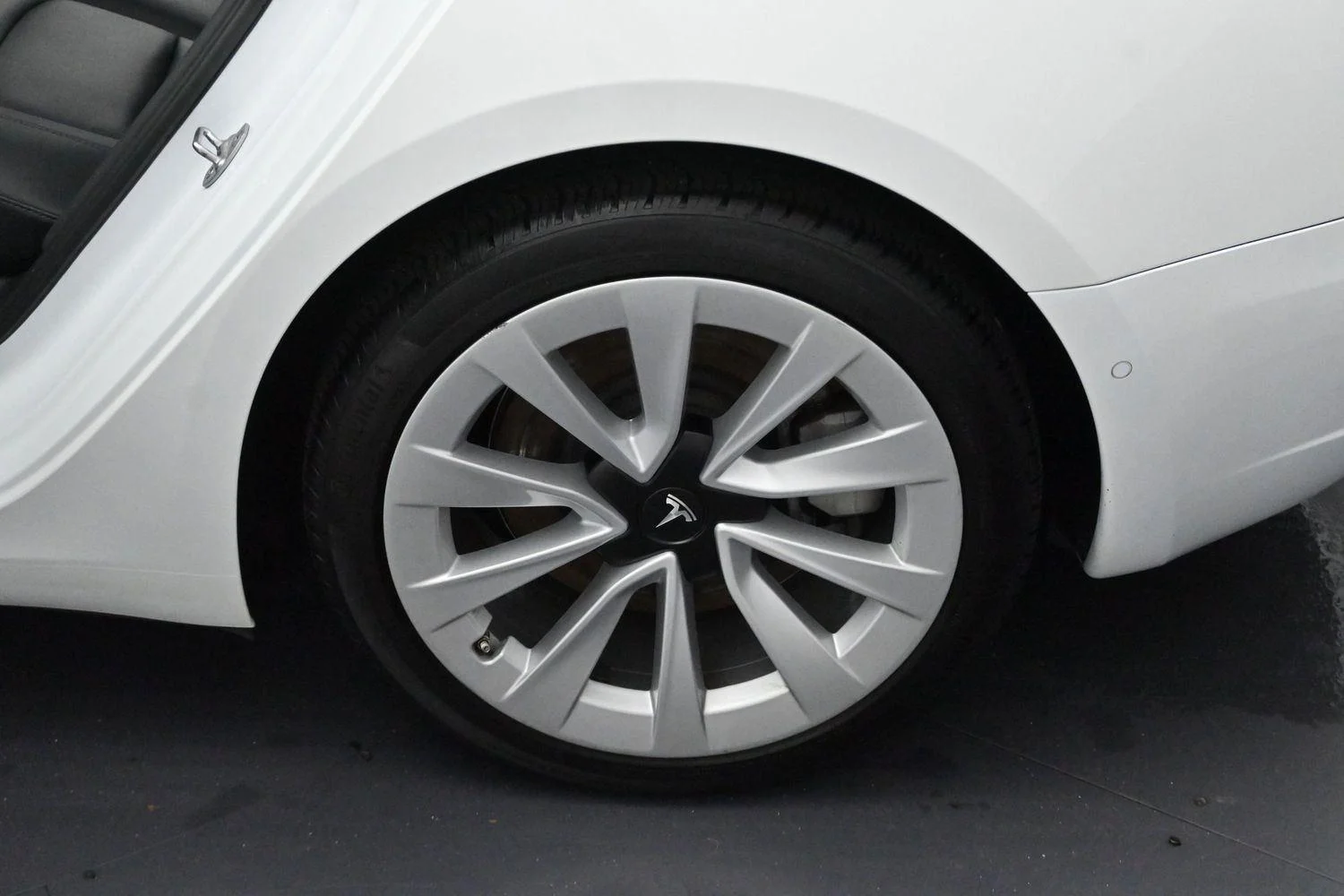Used 2022 Pearl White Multi-Coat Tesla Base image 22