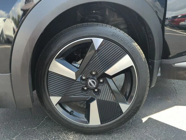 Used 2025 Black Nissan SR image 46