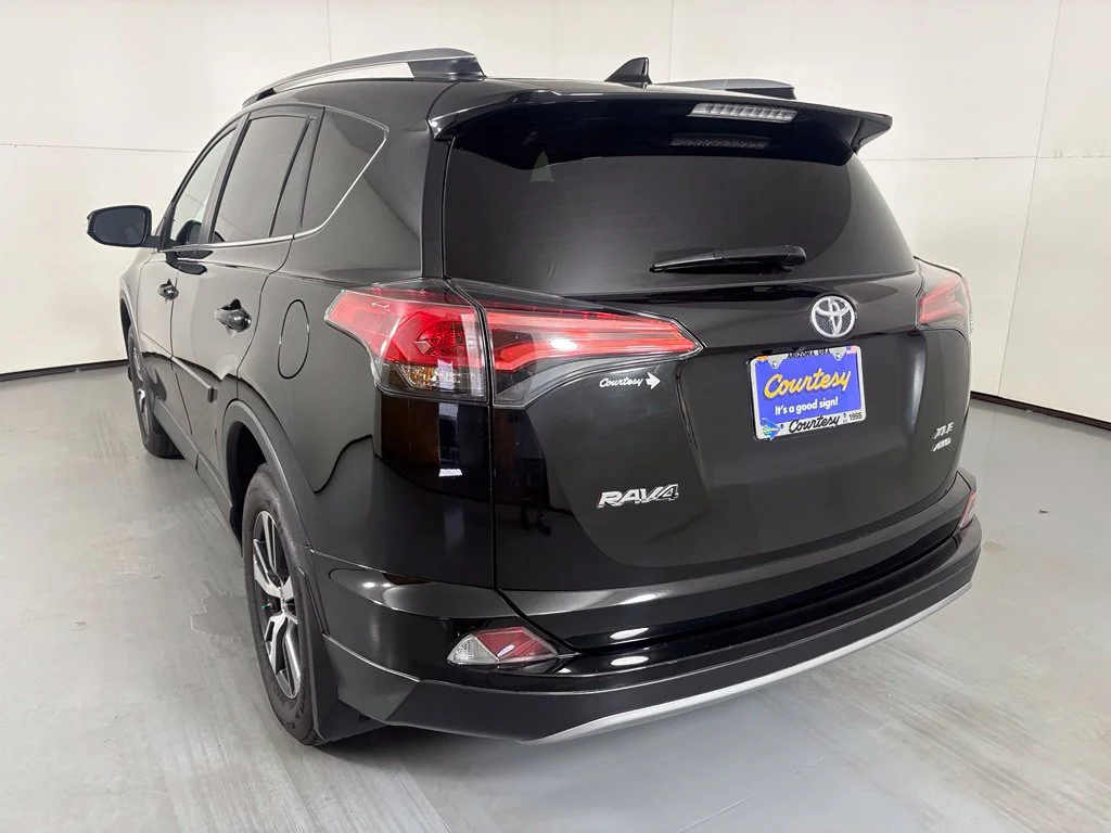 Used 2018 Black Toyota XLE image 6