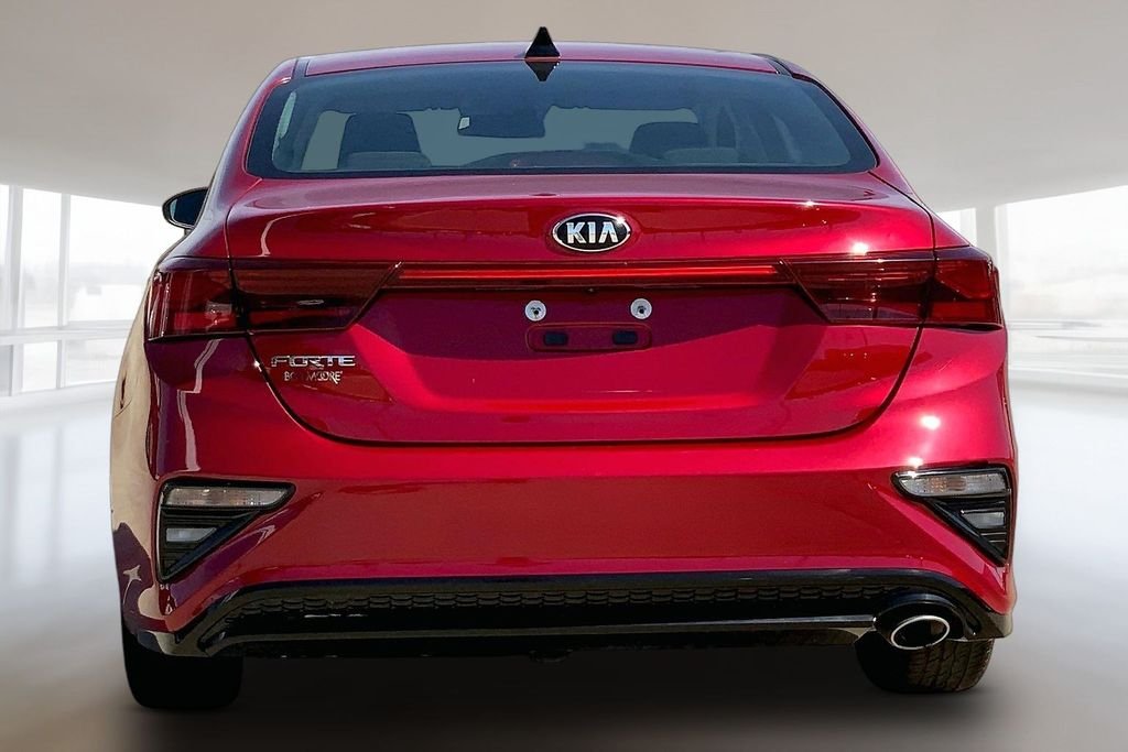 Used 2020 Currant Red Kia LXS image 4