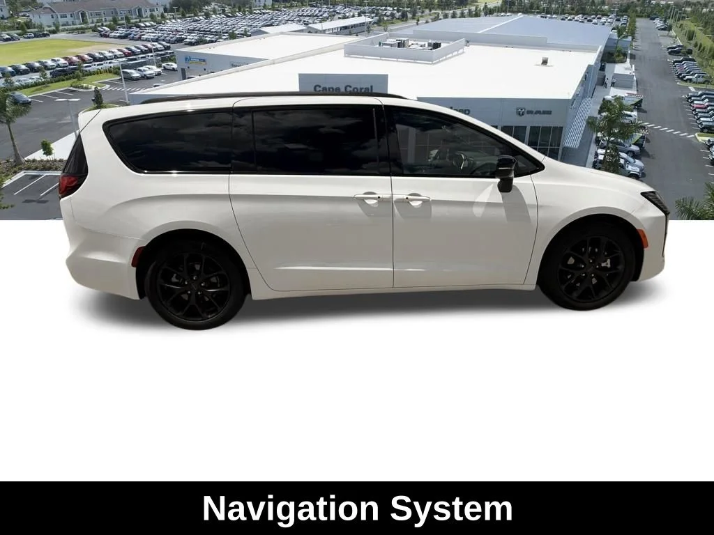 New 2027 Bright White Clear-Coat Exterior Paint Chrysler Limited image 3