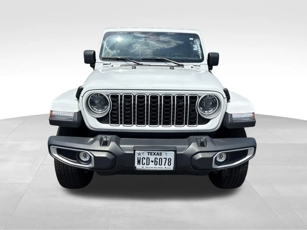 Used 2025 White Jeep Sahara image 9