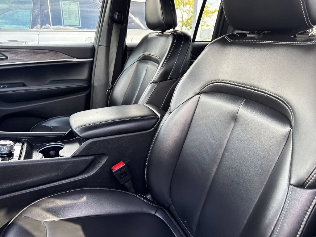 Used 2024 White Jeep 4xe image 18