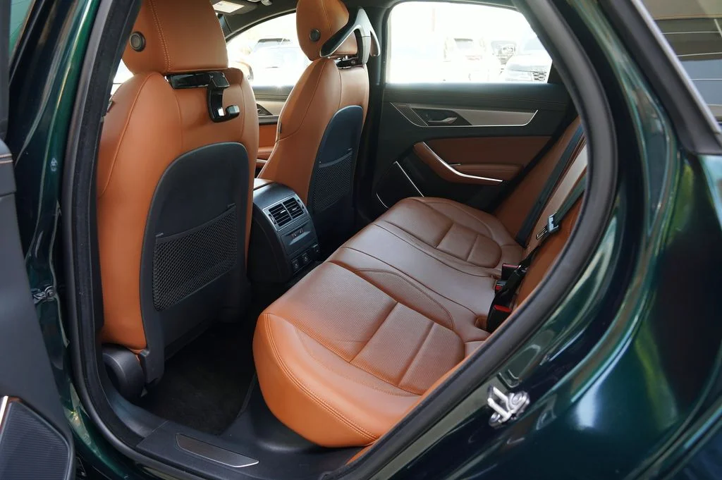 Used 2024 Green Jaguar R-Dynamic SE image 32