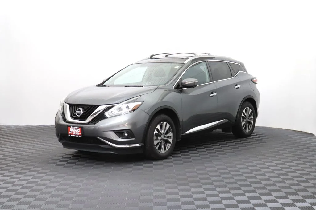 Used 2015 Gray Nissan SL image 3