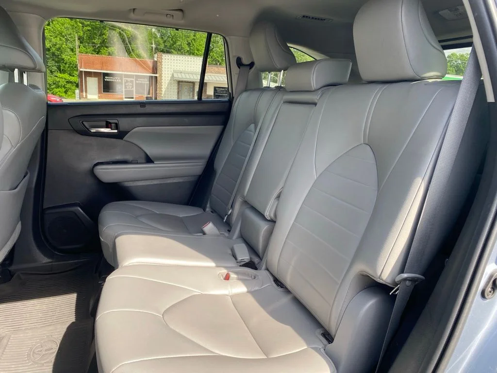 2021 Toyota Highlander XLE - Photo 18