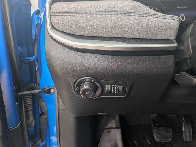 Used 2022 Blue Jeep Latitude image 11