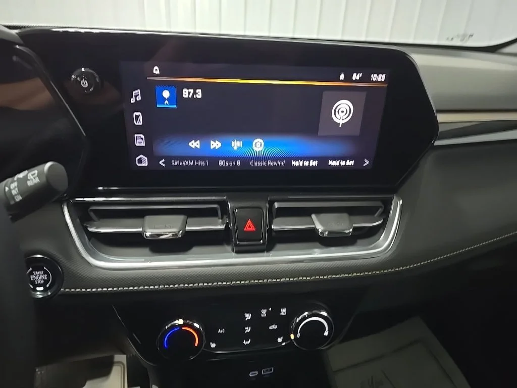 Used 2025 Green Chevrolet ACTIV image 24