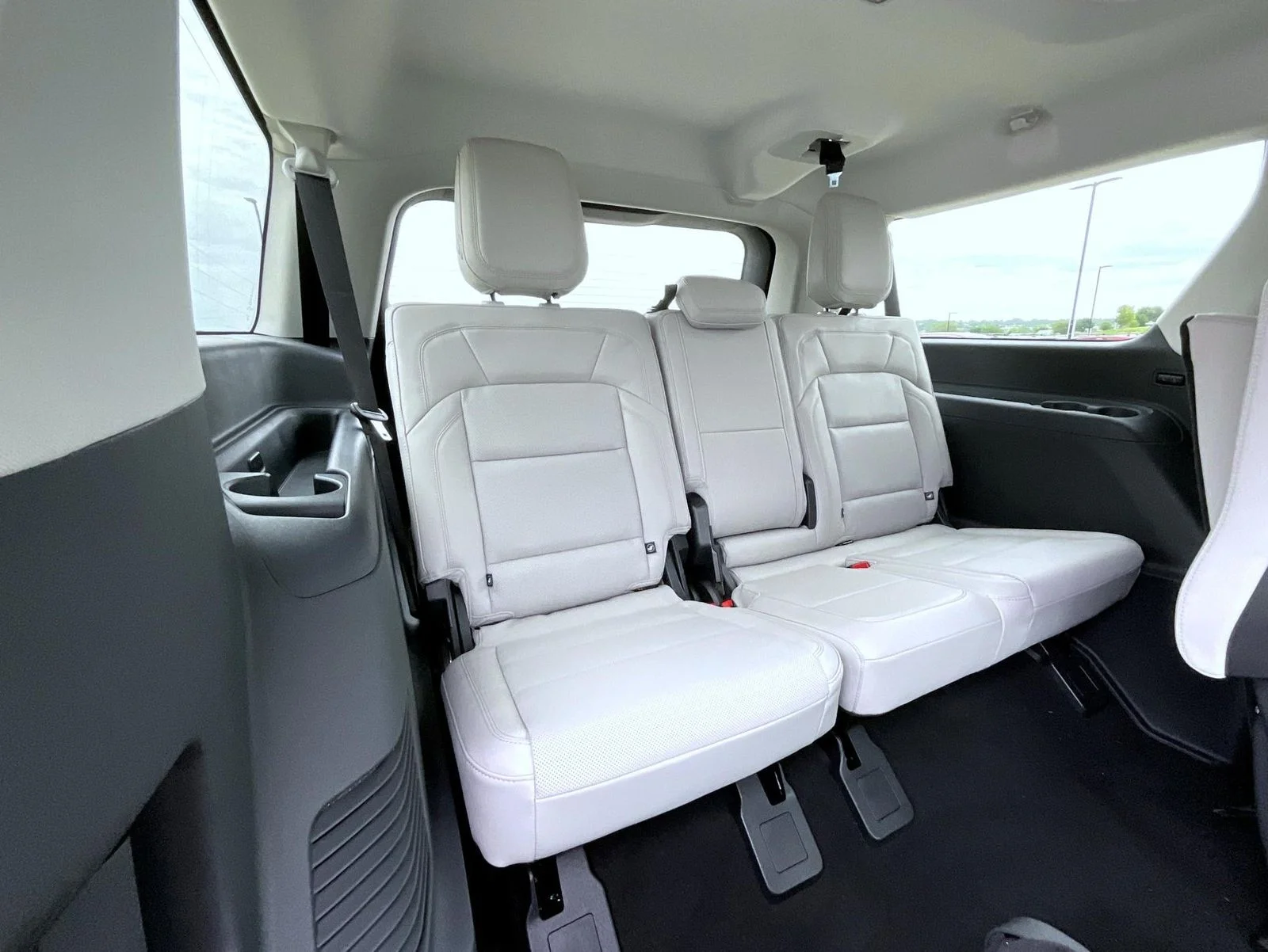 New 2026 White Lincoln Premiere image 20