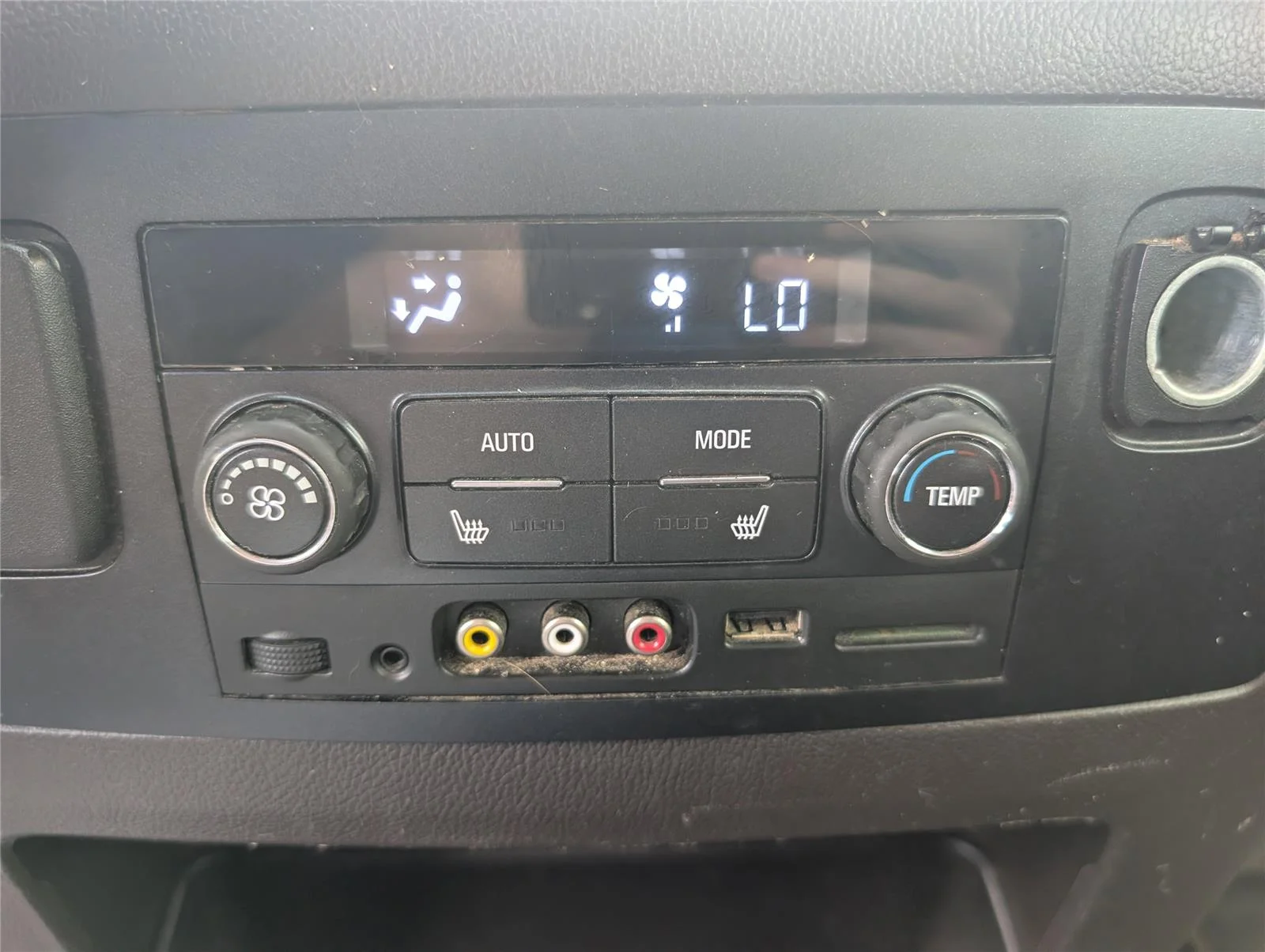 Used 2016 Iridescent Pearl Tricoat Chevrolet LTZ image 14