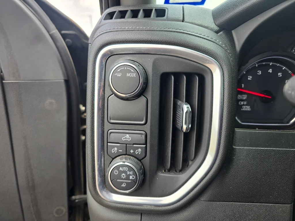 Used 2020 Shadow Gray Metallic Chevrolet LT image 20