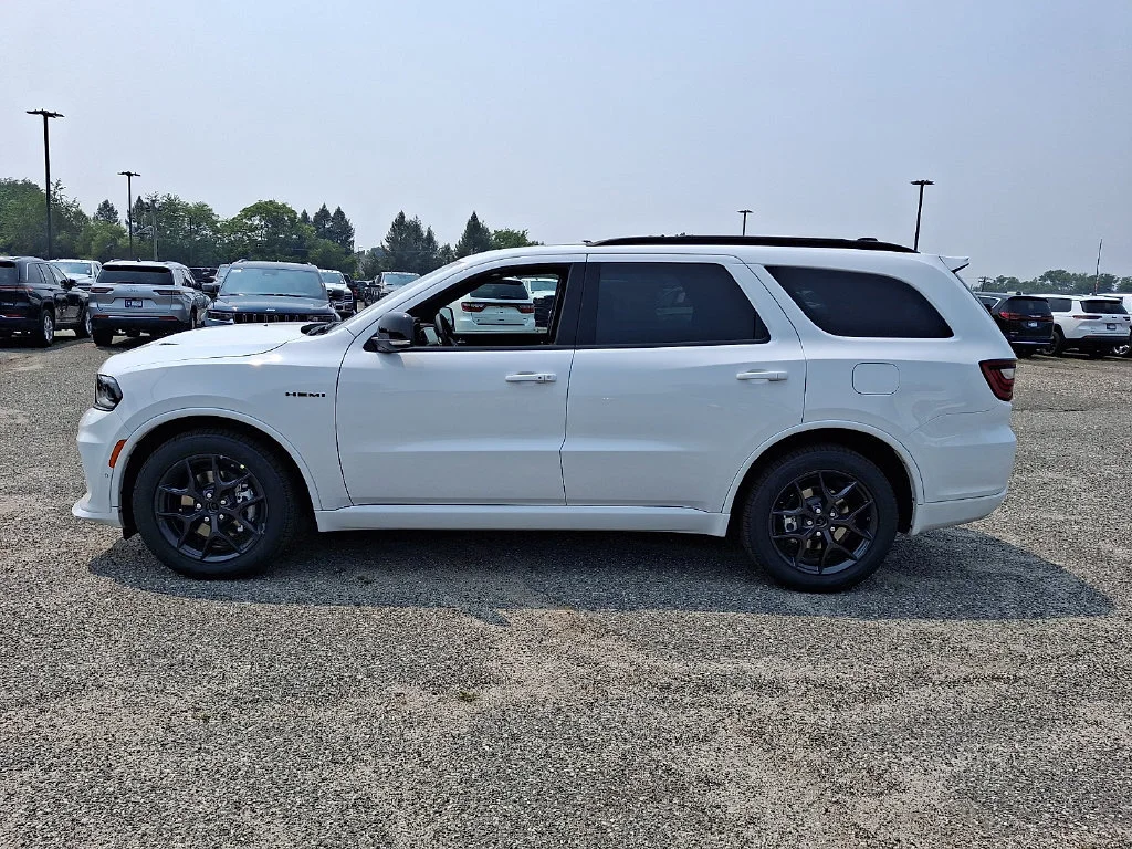 New 2026 White Knuckle Clear-Coat Exterior Paint Dodge GT Plus HEMI V8 image 5
