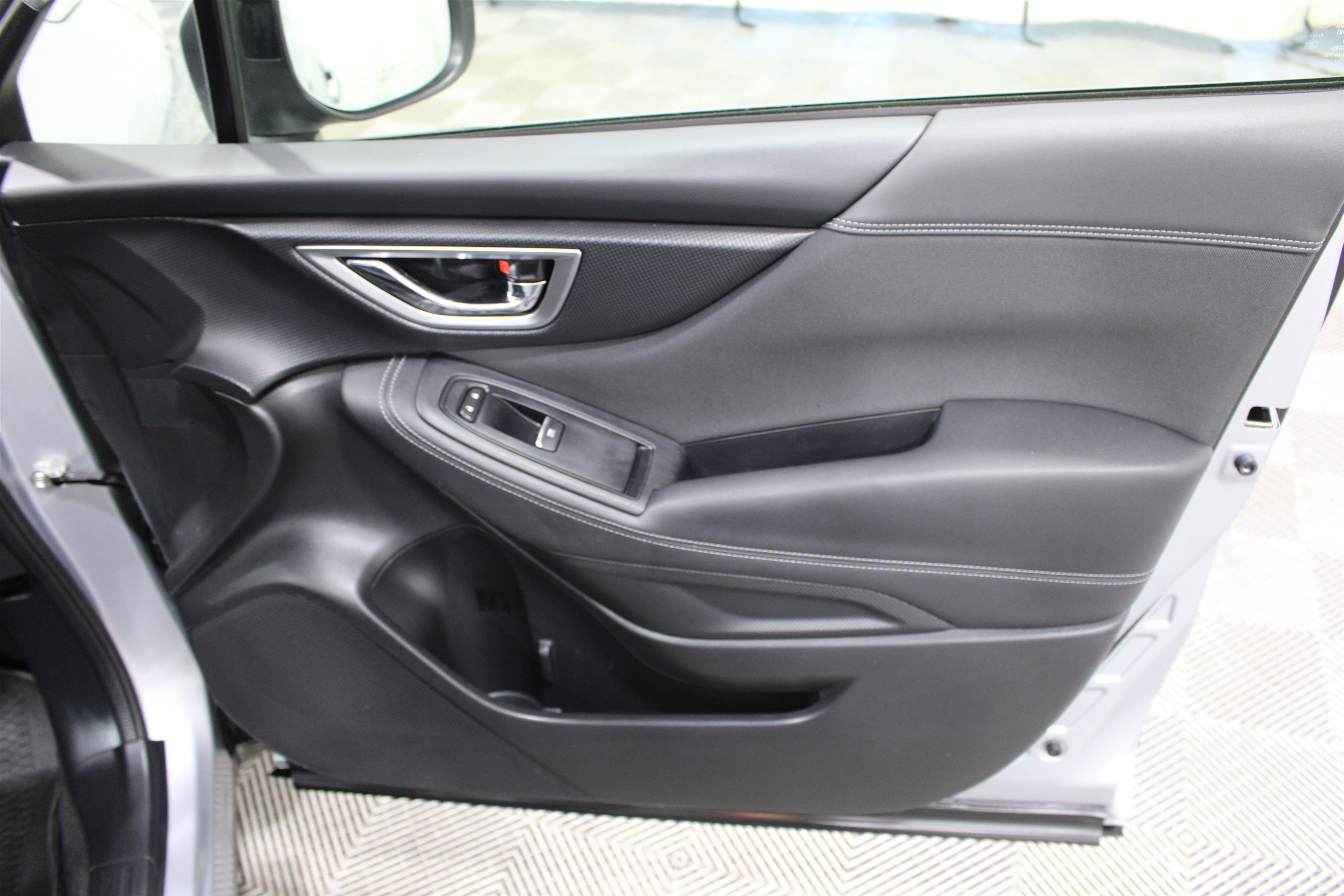 Used 2020 Ice Silver Metallic Subaru Premium image 27