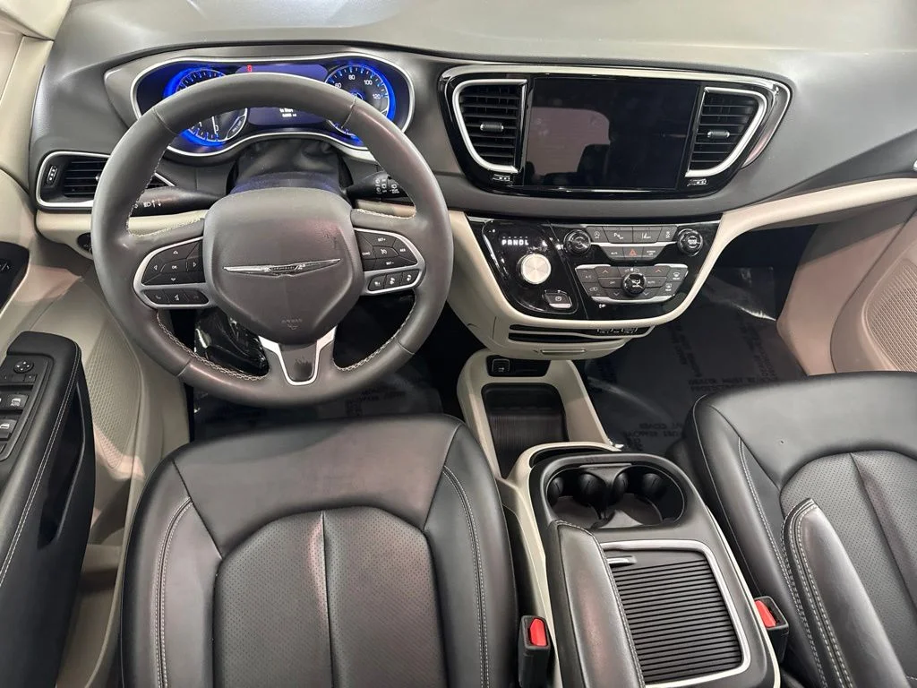 Used 2024 White Chrysler Touring L image 25