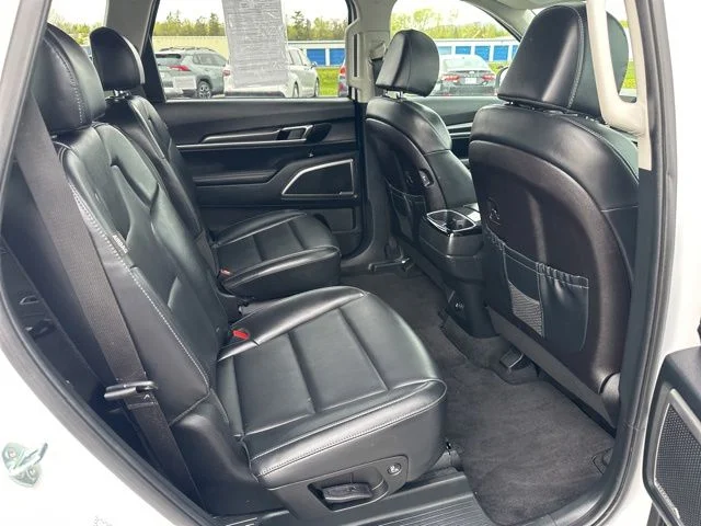 Used 2025 White Kia S image 9