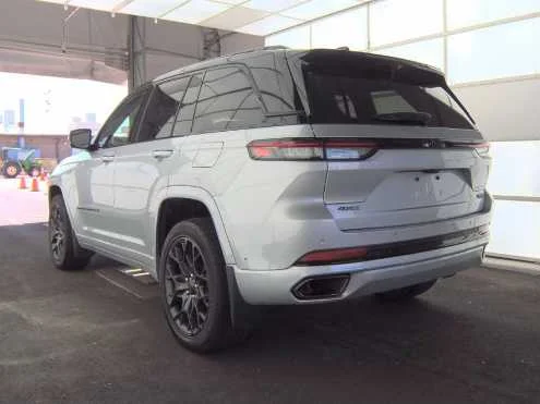 Used 2025 Silver Zynith Jeep Summit Reserve image 6