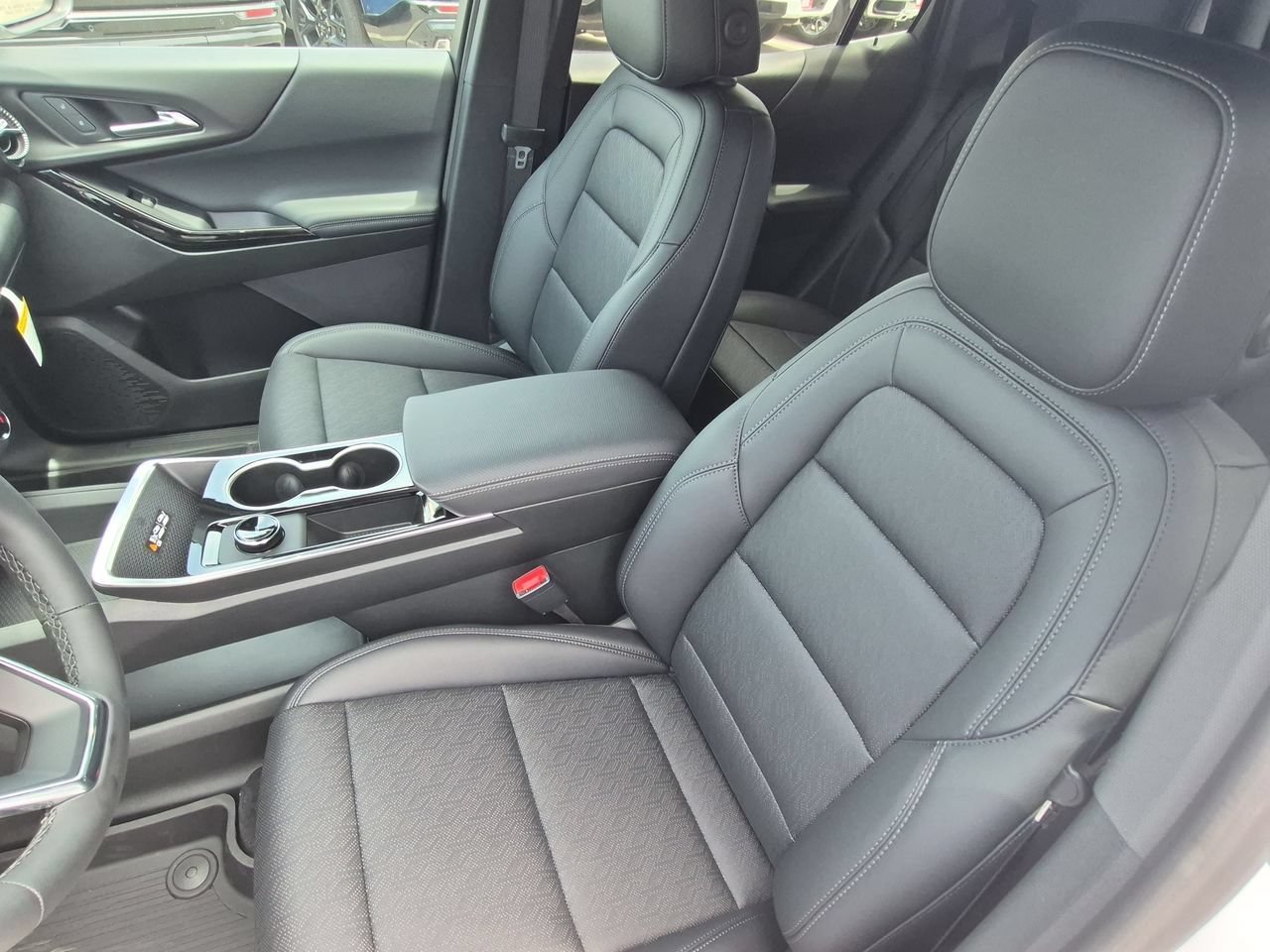 2027 Chevrolet Equinox LT - Photo 20