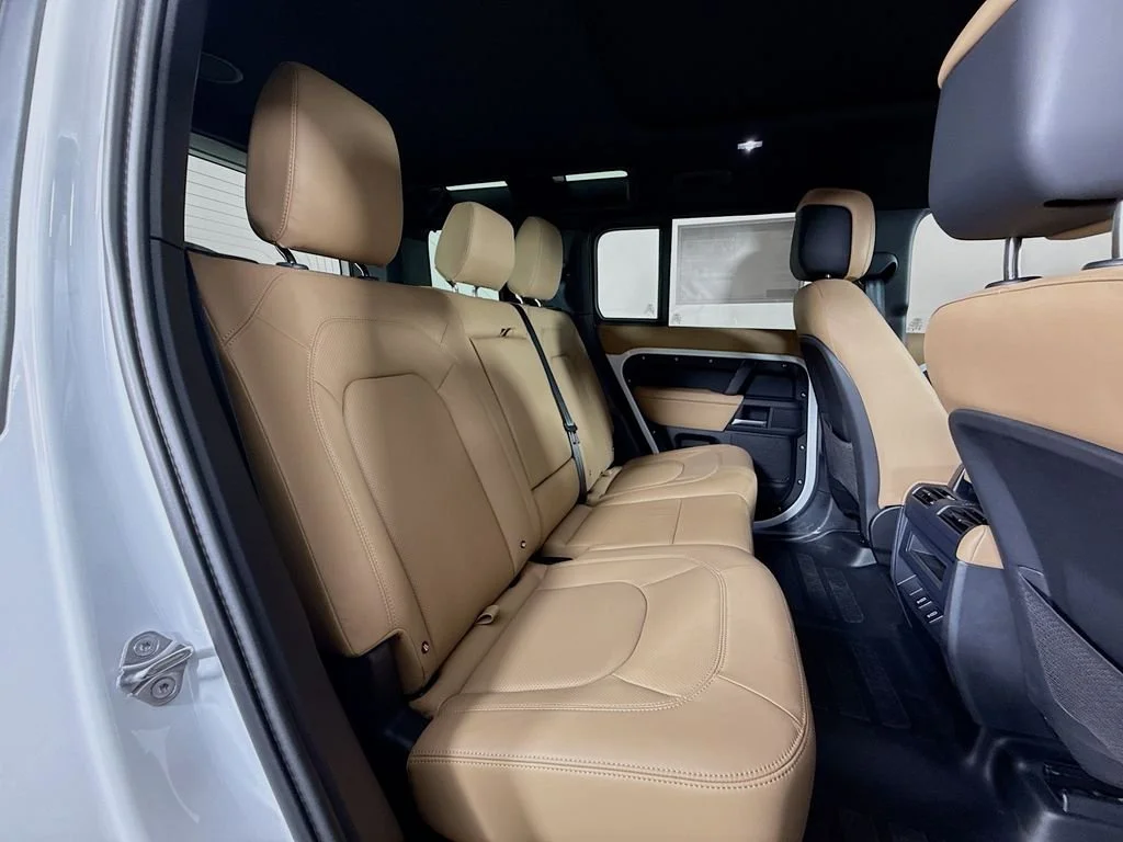 2026 Land Rover Defender X-Dynamic SE - Photo 29