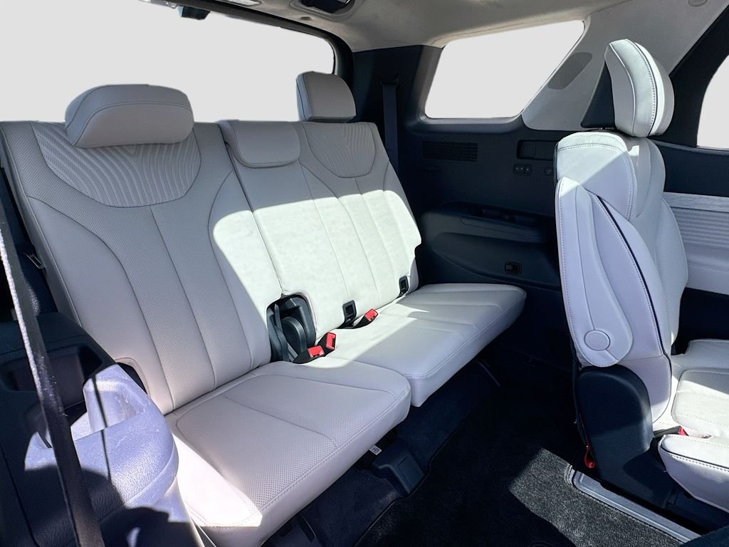 Used 2023 White Hyundai Calligraphy image 31