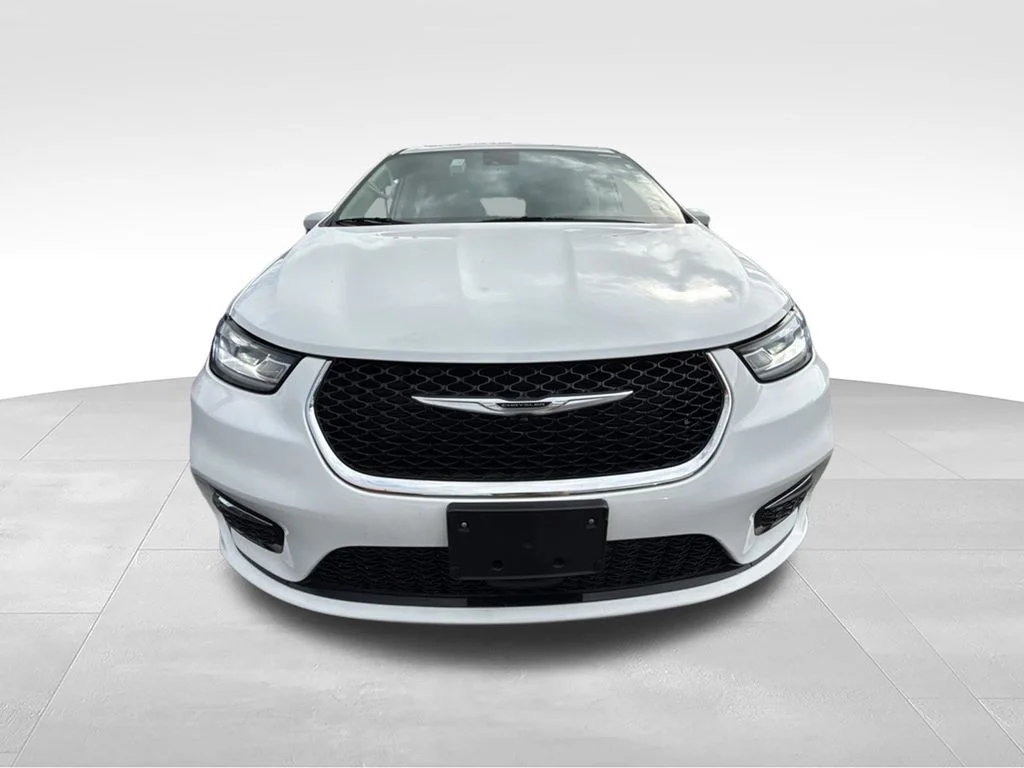 Used 2023 White Chrysler Touring L image 8