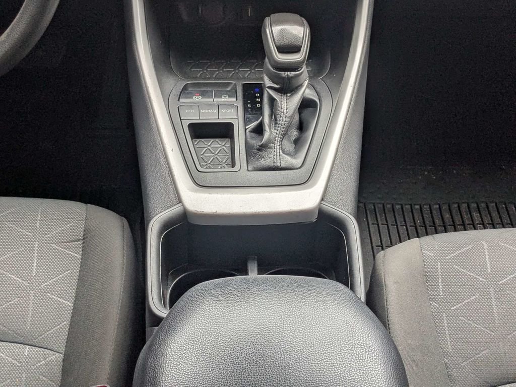 Used 2022 White Toyota XLE image 19