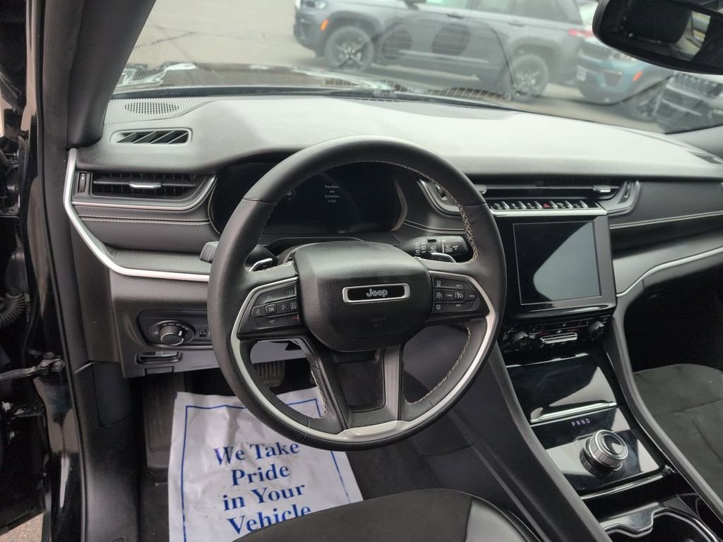 Used 2023 Black Jeep Altitude image 13