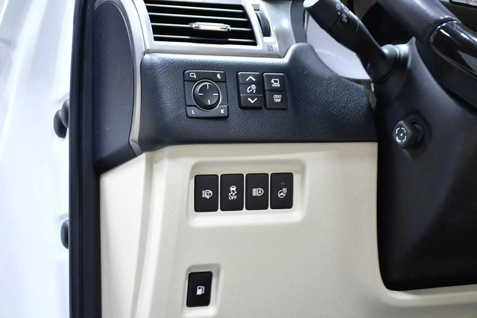 Used 2022 Starfire Pearl Lexus Luxury image 16