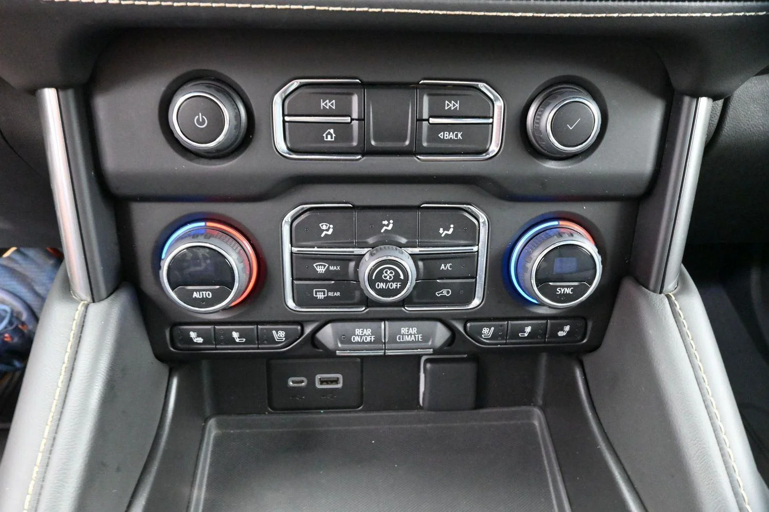 Used 2023 Iridescent Pearl Tricoat Chevrolet Premier image 25