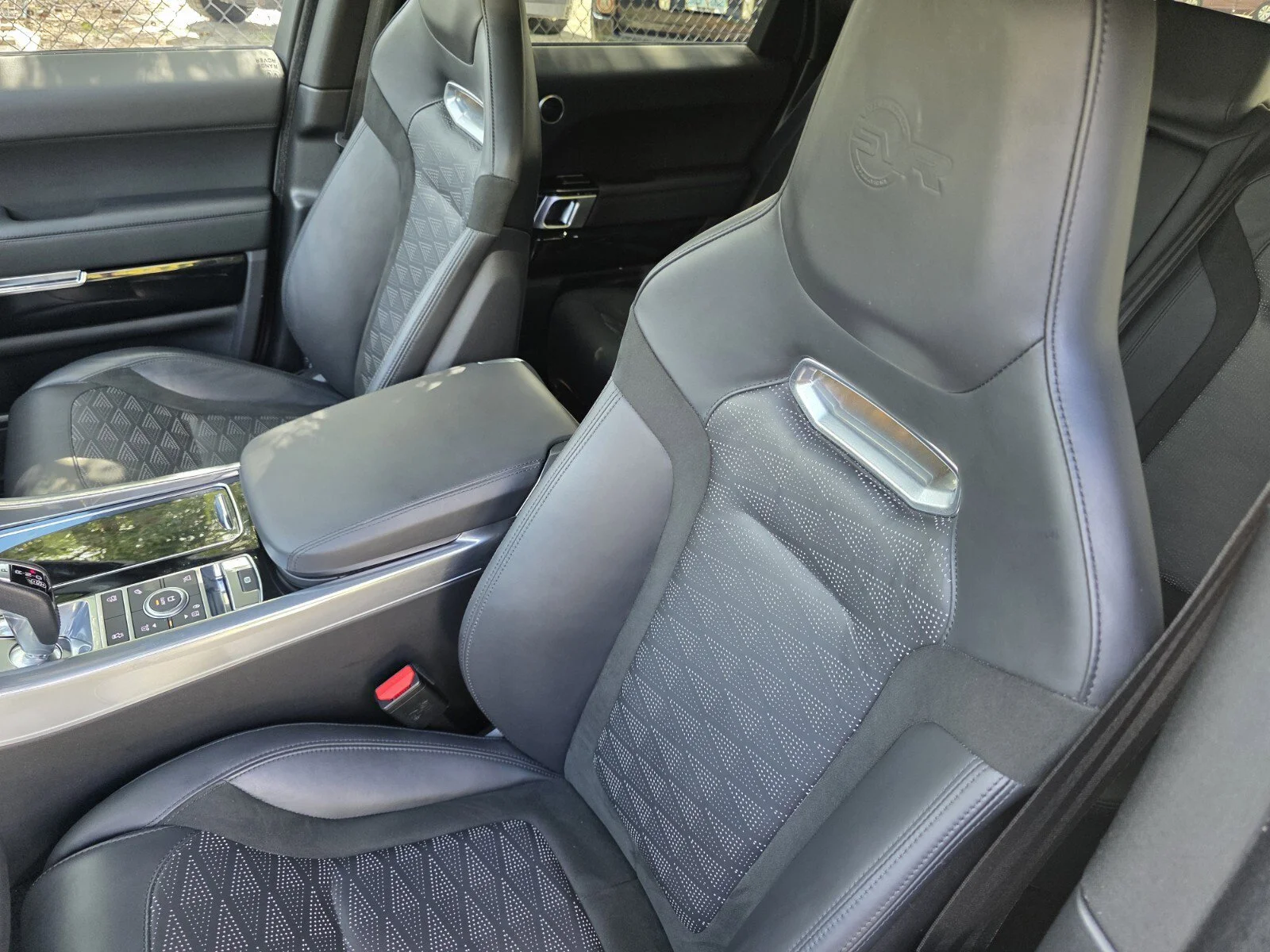 Certified Used 2022 Fuji White Land Rover SVR image 12
