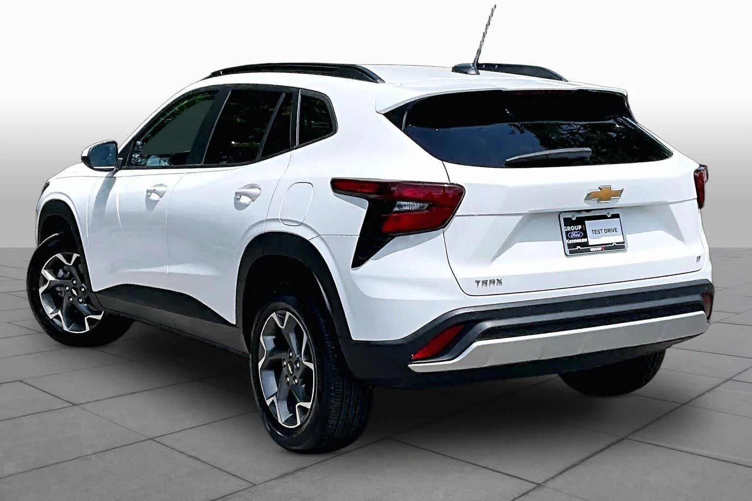 Used 2025 Summit White Chevrolet LT image 12