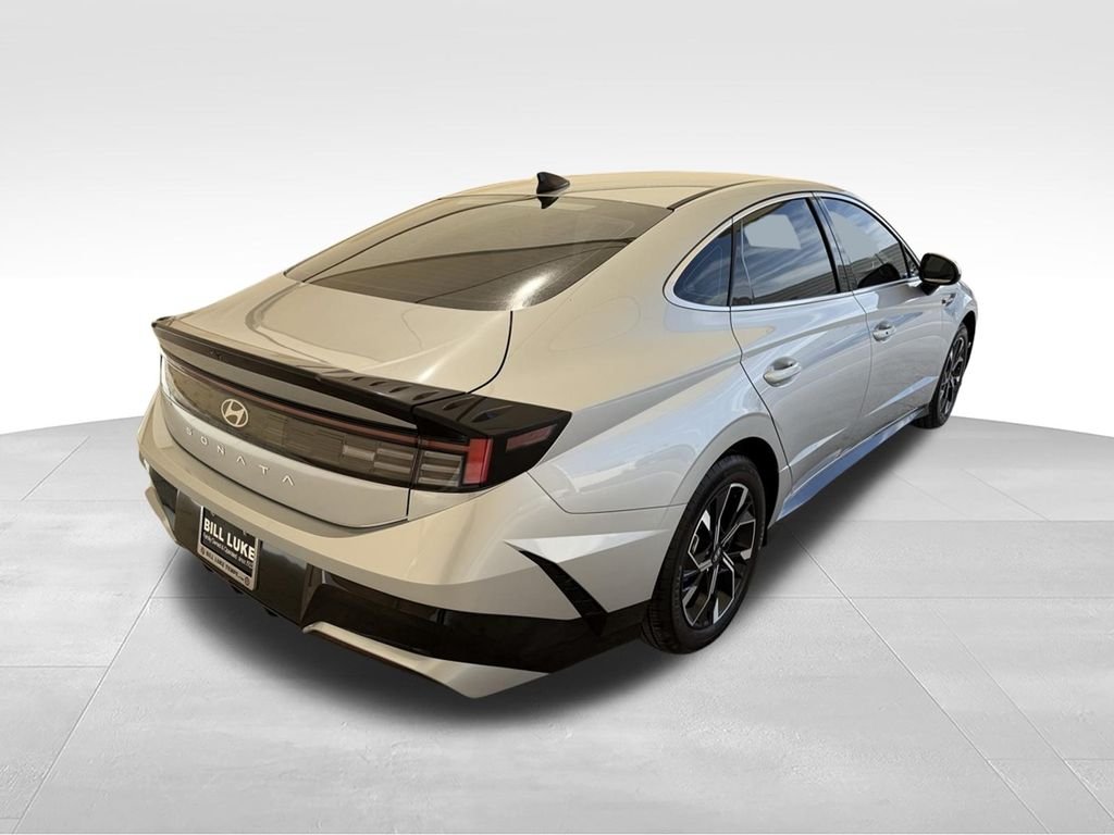 Used 2024 Silver Hyundai SEL image 7