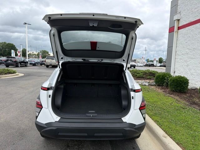 Used 2024 White Hyundai SEL image 13