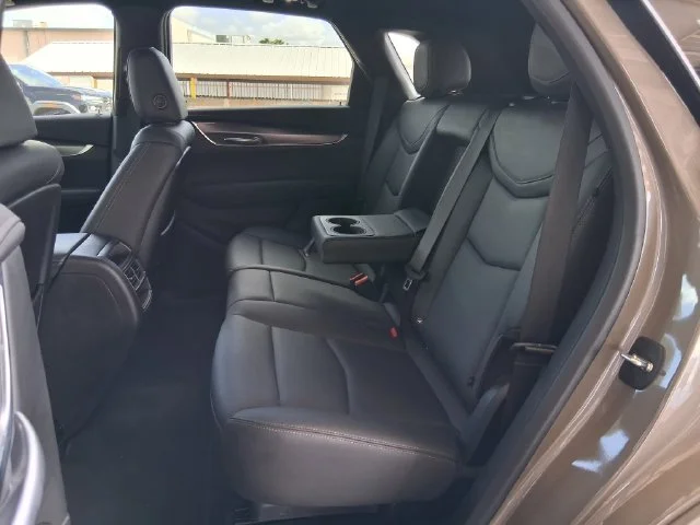 Used 2023  Cadillac Luxury image 20