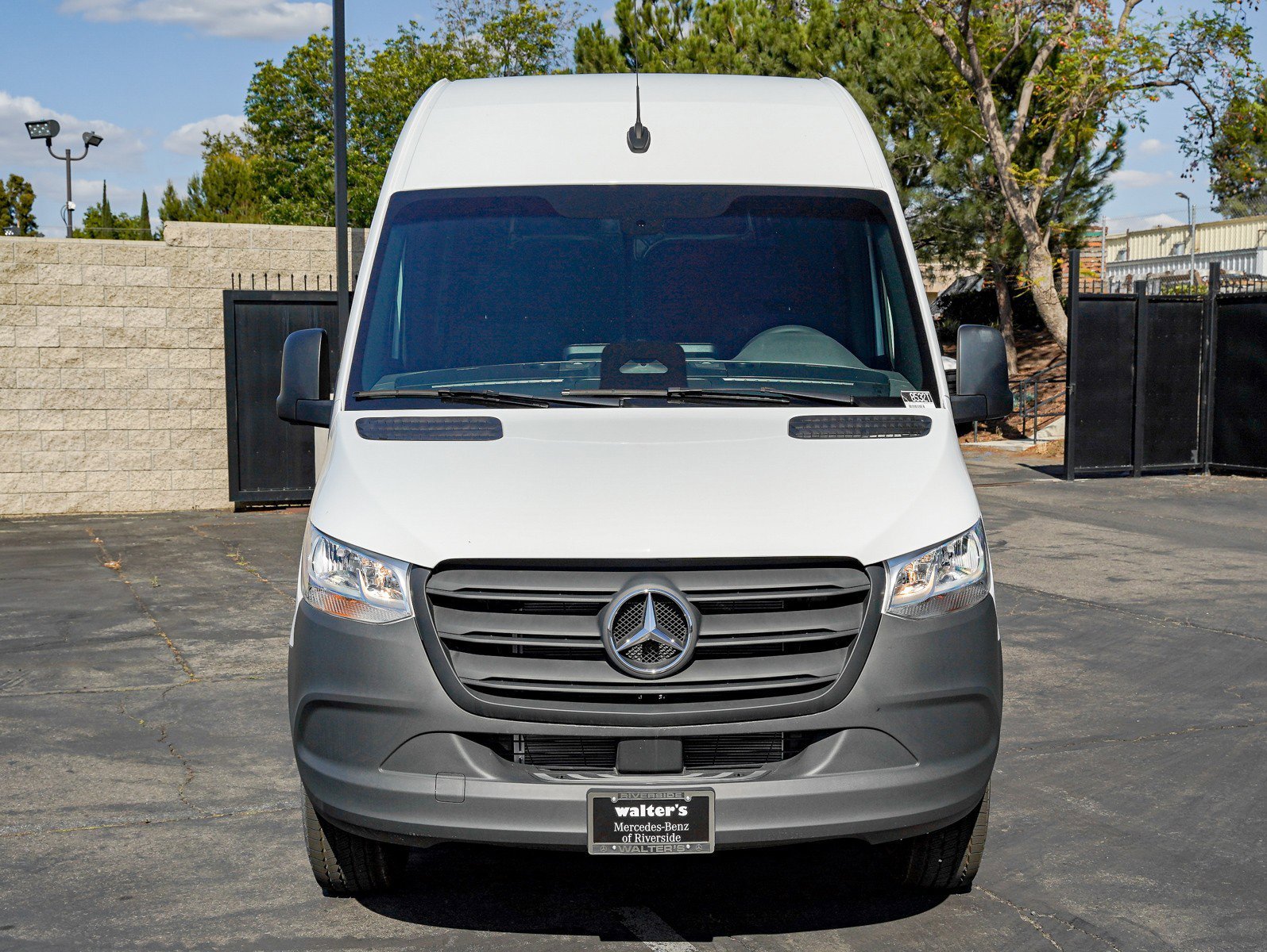 New 2025 Arctic White Mercedes-Benz 2500 High Roof I4 Diesel HO 144 RWD image 2