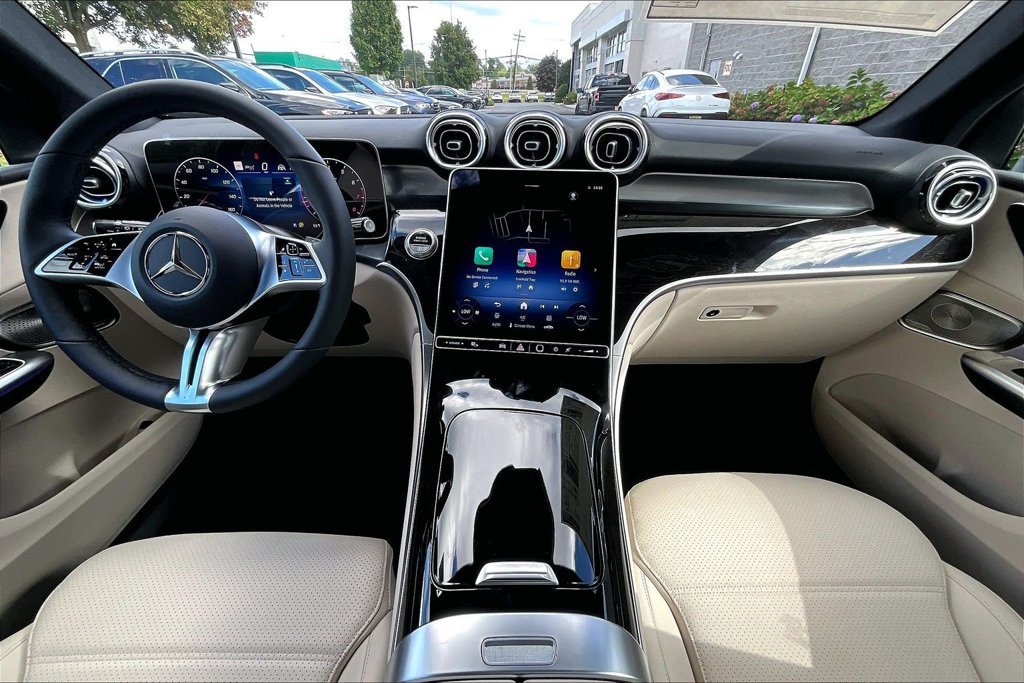 New 2027 Polar White Mercedes-Benz GLC 300 image 5