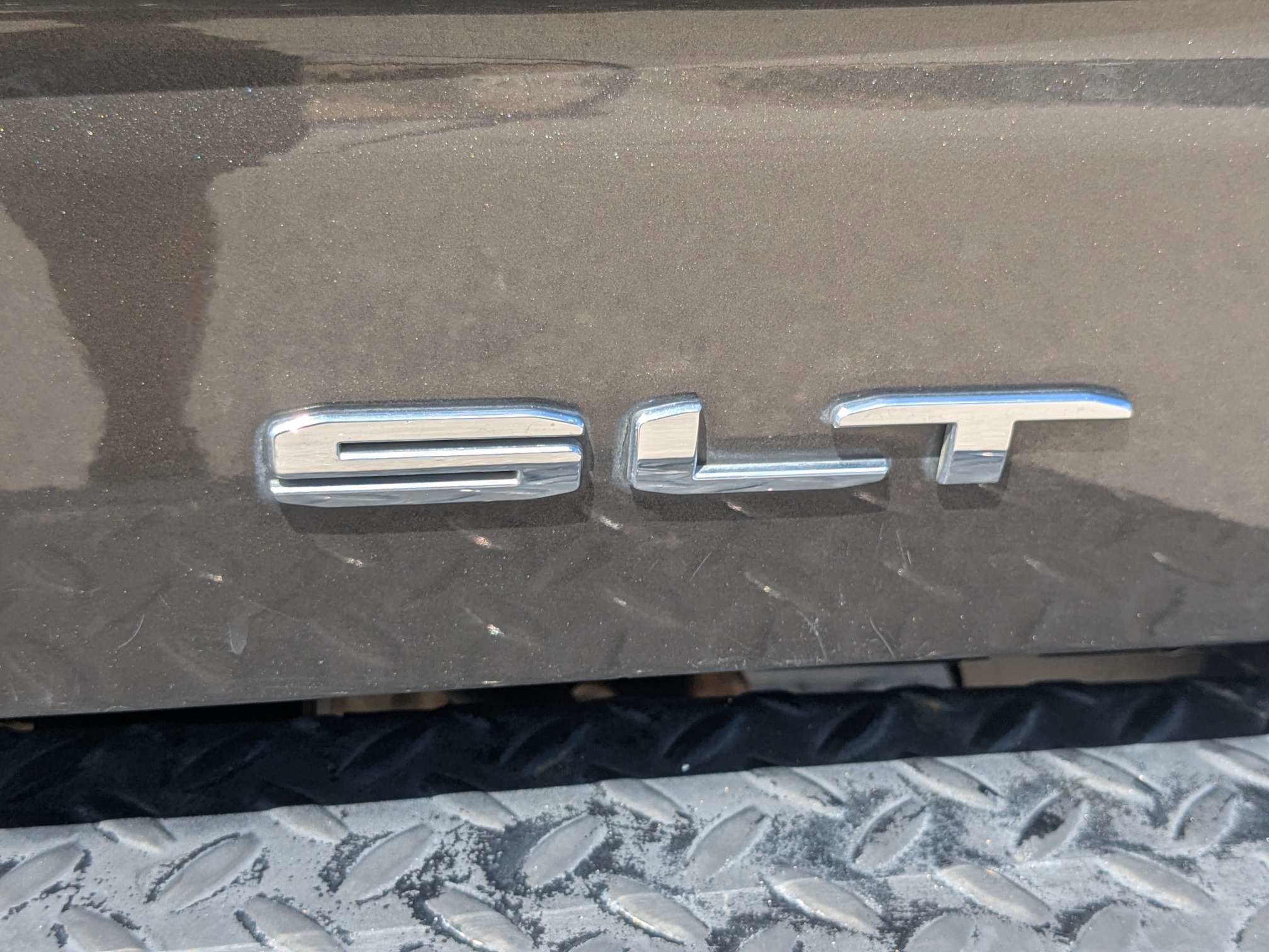 Used 2019 Smokey Quartz Metallic GMC SLT image 16
