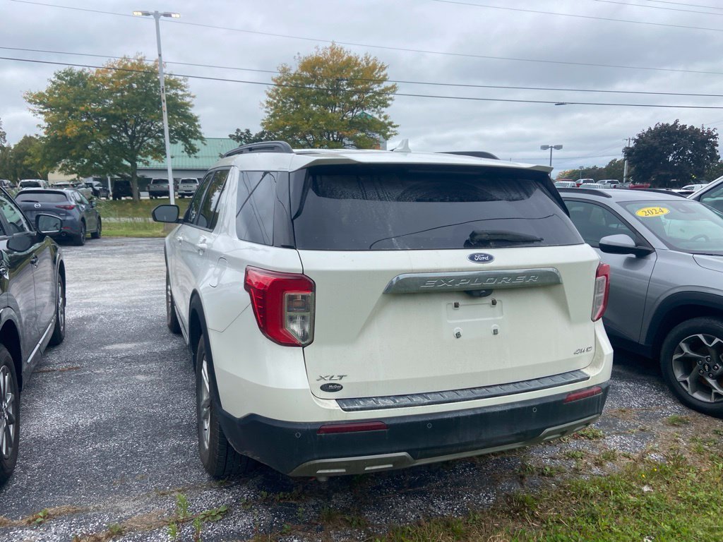 Used 2022 White Metallic Ford XLT image 4