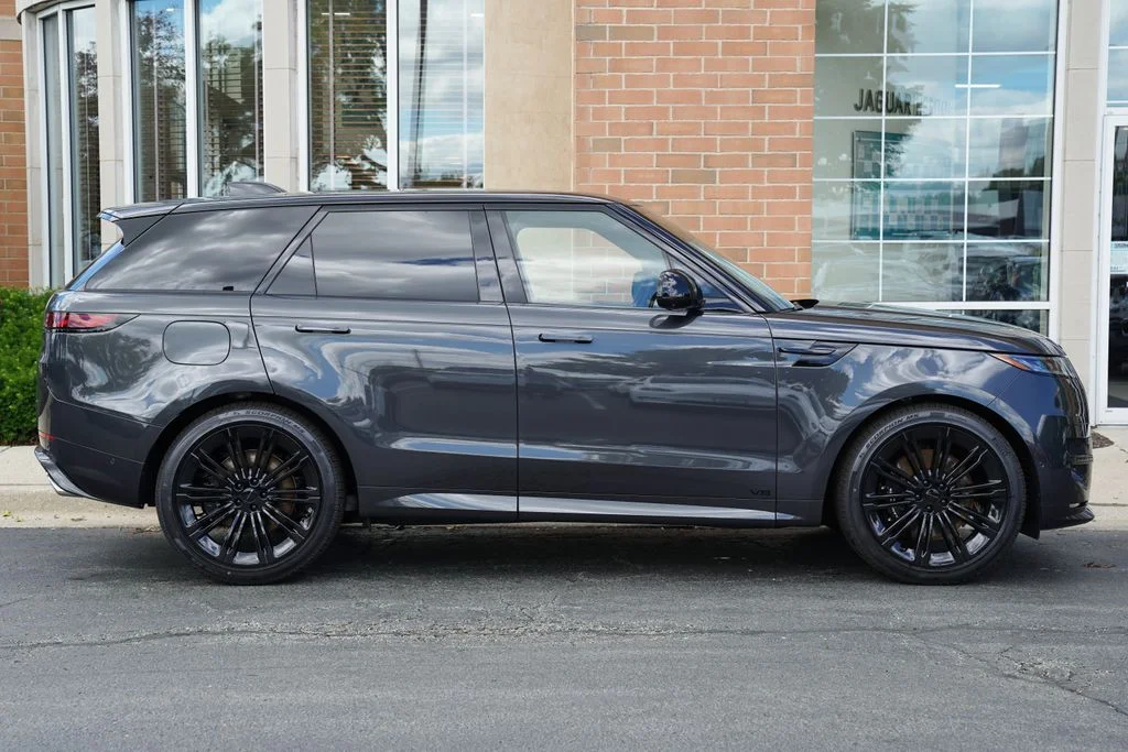 New 2026 Carpathian Grey Land Rover Dynamic SE image 8